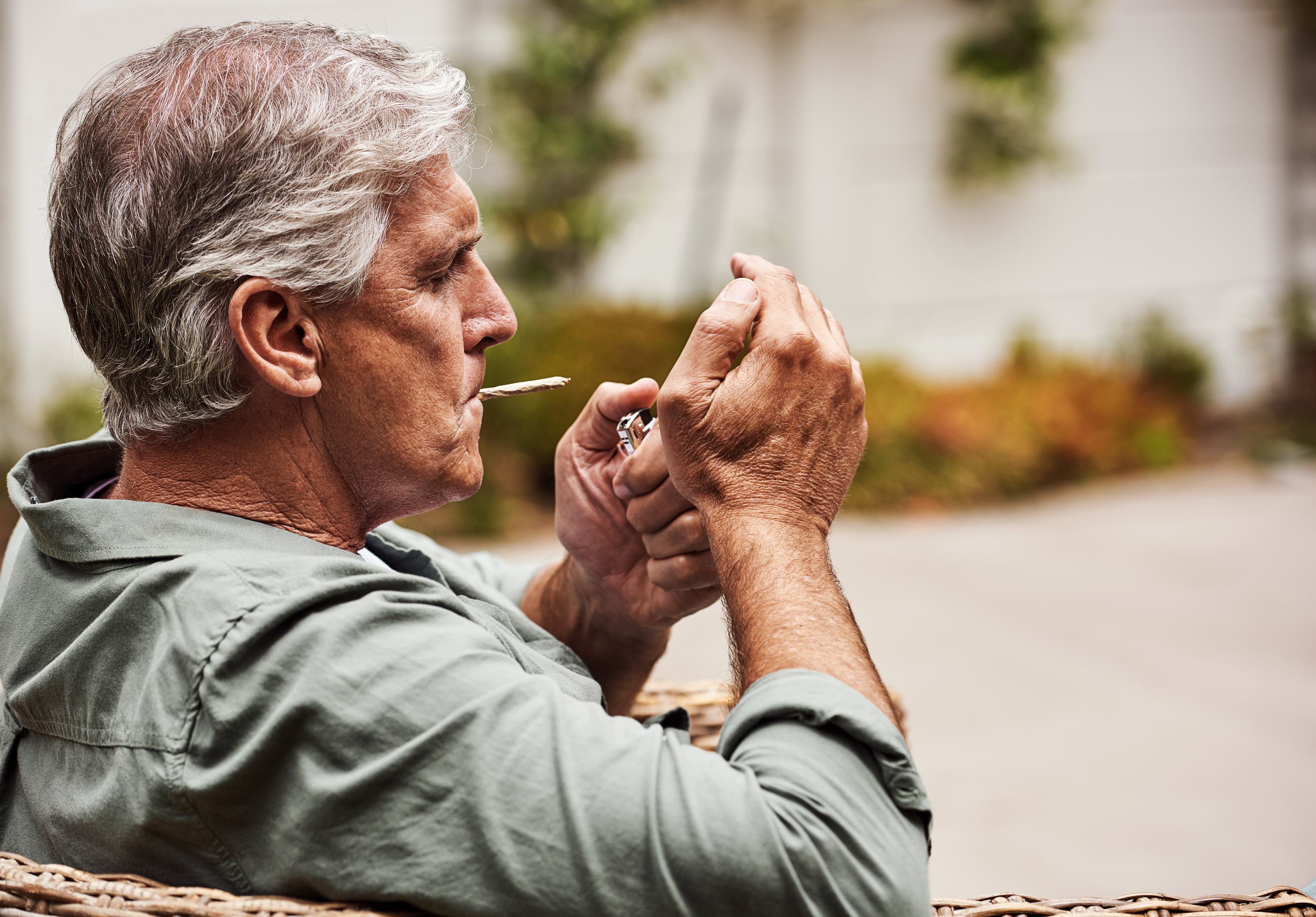 Si la consommation de cannabis est néfaste pour le cerveau des jeunes, qu'en est-il chez les personnes plus âgées ? © Tinashe Njaku, Adobe Stock